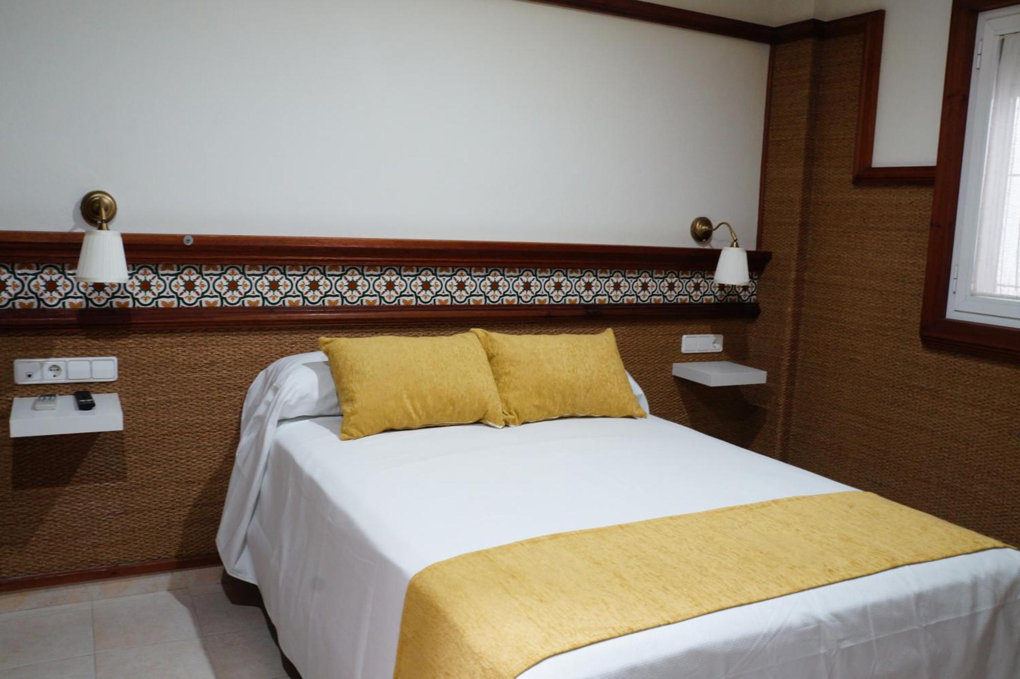 קוניל דה לה פרונטרה Hostal La Conilena מראה חיצוני תמונה