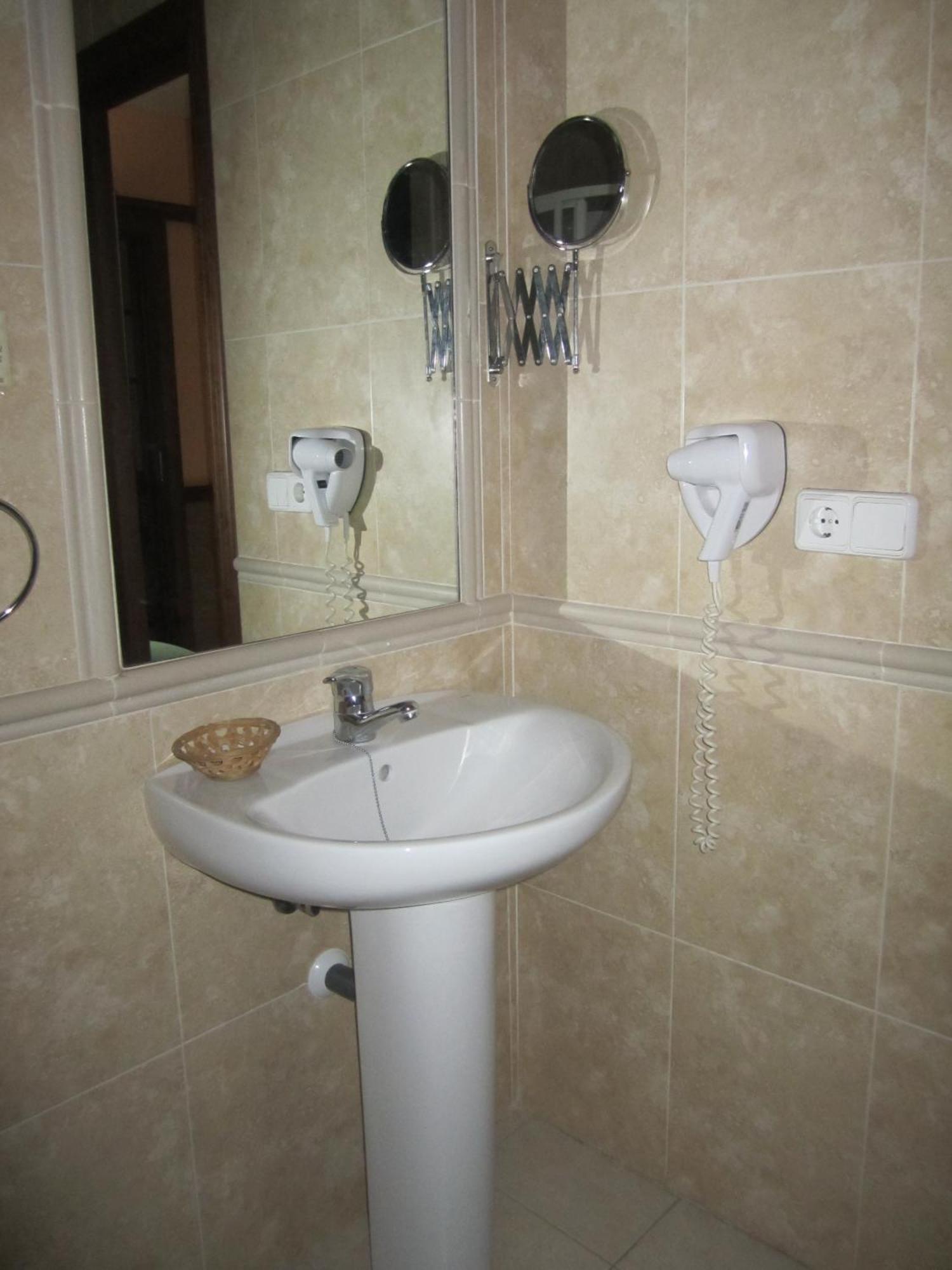 קוניל דה לה פרונטרה Hostal La Conilena מראה חיצוני תמונה